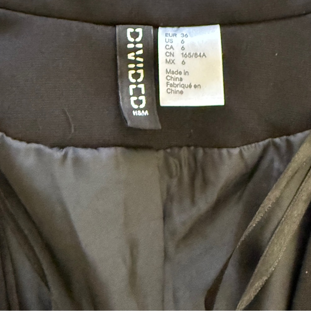 H&M women’s Black Blazer Size 6 - Picture 4 of 8